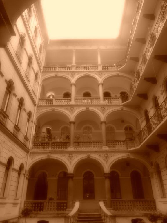 Rustic Elegance Appartamento Budapest Esterno foto